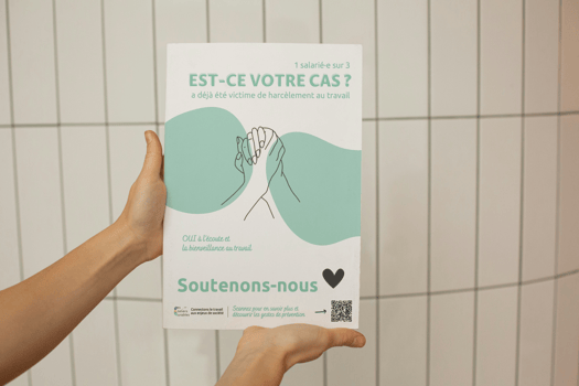 Affiche harcèlement mock up
